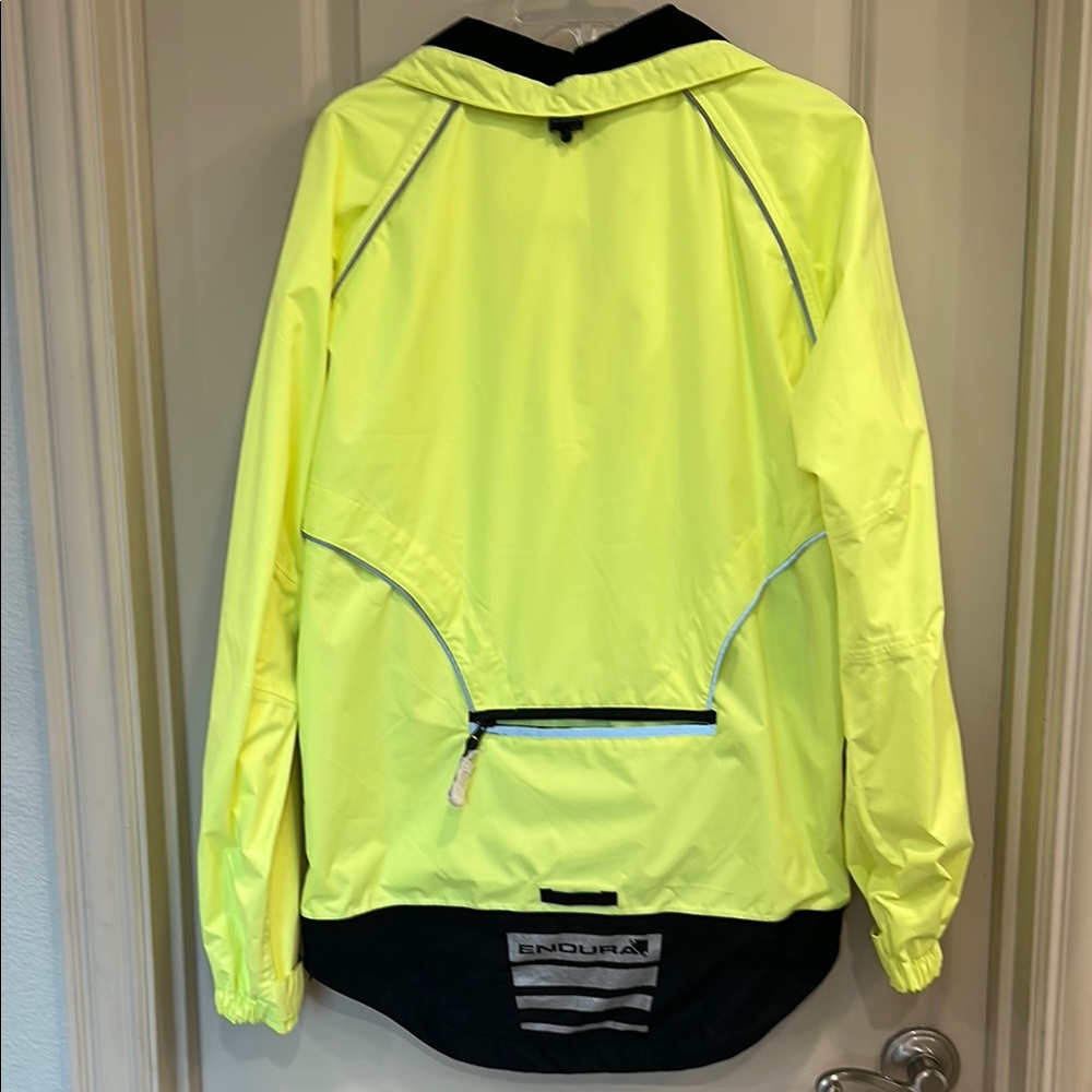 Endura Men's Medium Neon Yellow and Black Cycling Jacket - NWT - Picture 4 of 5
